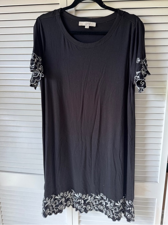 LOFT Dresses & Skirts - LOFT Black Shift Dress with White Floral Embroidery